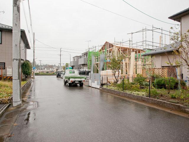 Local photos, including front road. Frontal road
