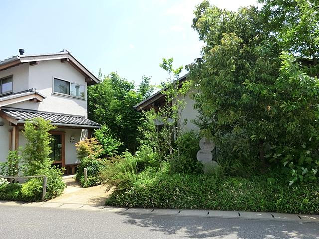 Hospital. 196m to the forest of the clinic