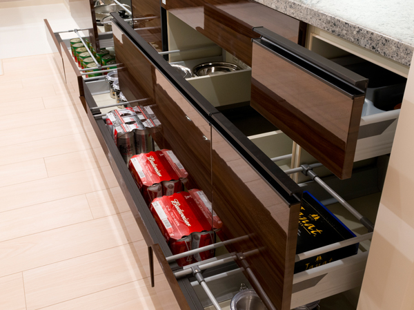 Kitchen.  [Slide storage] Storage of system kitchens, It can be effectively utilized in the prone cabinet in a dead space, It has adopted a sliding storage. Also, Installation convenient spice rack for storage of seasoning. We both ease of use and the amount of storage.