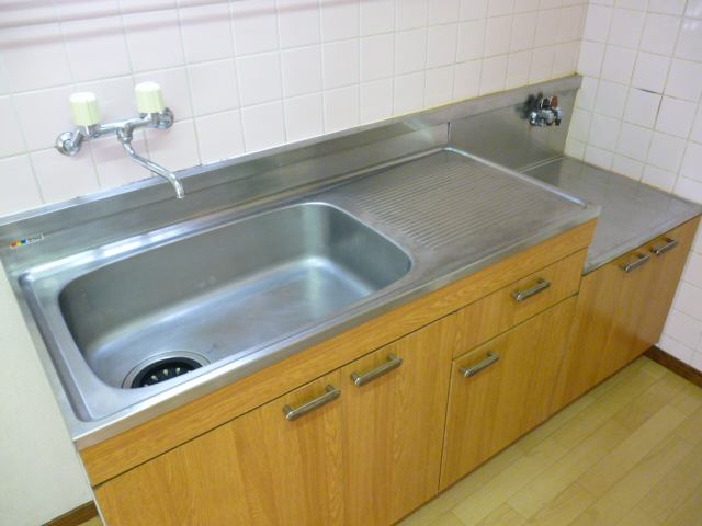 Kitchen. With hot water supply Two-burner stove installation Allowed Kitchen