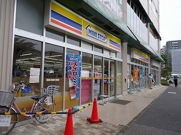 Convenience store. 800m until MINISTOP (convenience store)