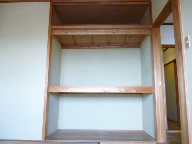 Receipt. Japanese-style room with upper closet closet between 1 minute  Western-style 0.5 between the storage Yes