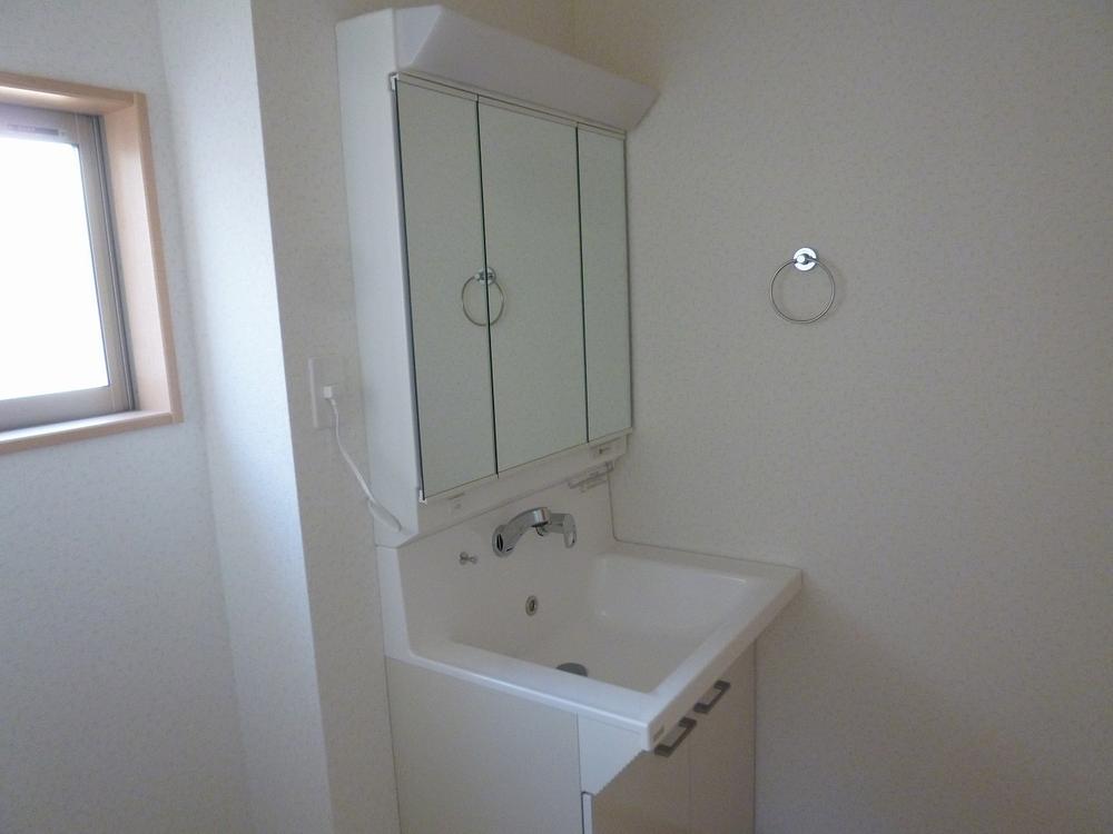 Wash basin, toilet. 1 Building room (September 20, 2013) Shooting