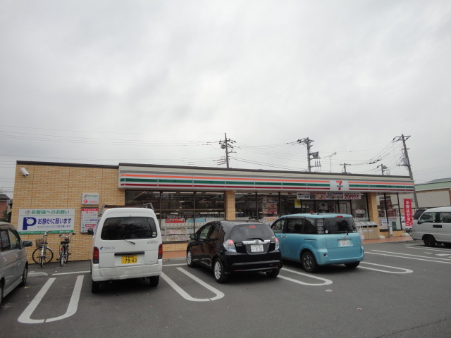 Convenience store. Seven-Eleven Minami Nagareyama 4-chome up (convenience store) 459m