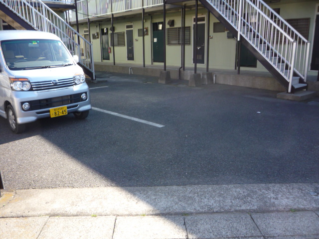 Parking lot. On-site parking ¥ 8,000-