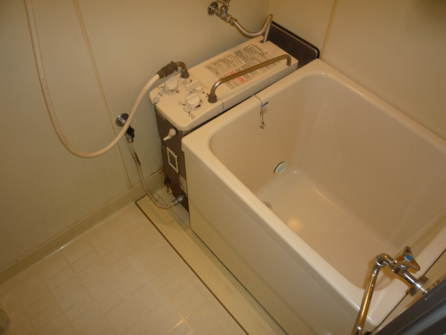 Bath. Older unit Add-fired with function