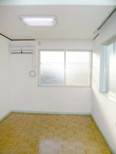 Other room space. 2009 201, Room shooting
