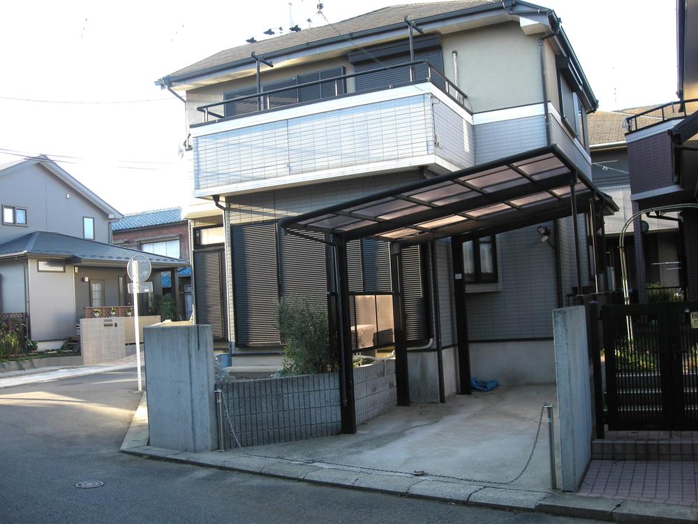 Local appearance photo. South property outside Balcony of watching spread ・ Carport! !
