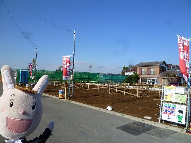 Local photos, including front road. Local (November 26, 2013) Shooting