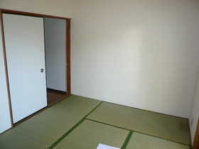 Living and room. Japanese-style room with a closet