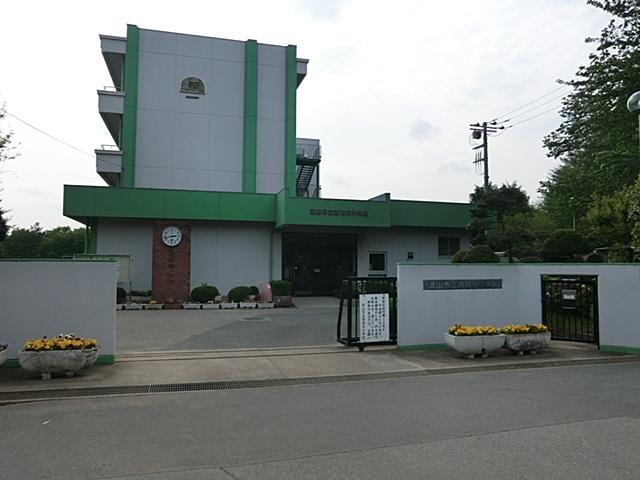 Primary school. Nagareyama Municipal Nishihatsuishi 1000m up to elementary school