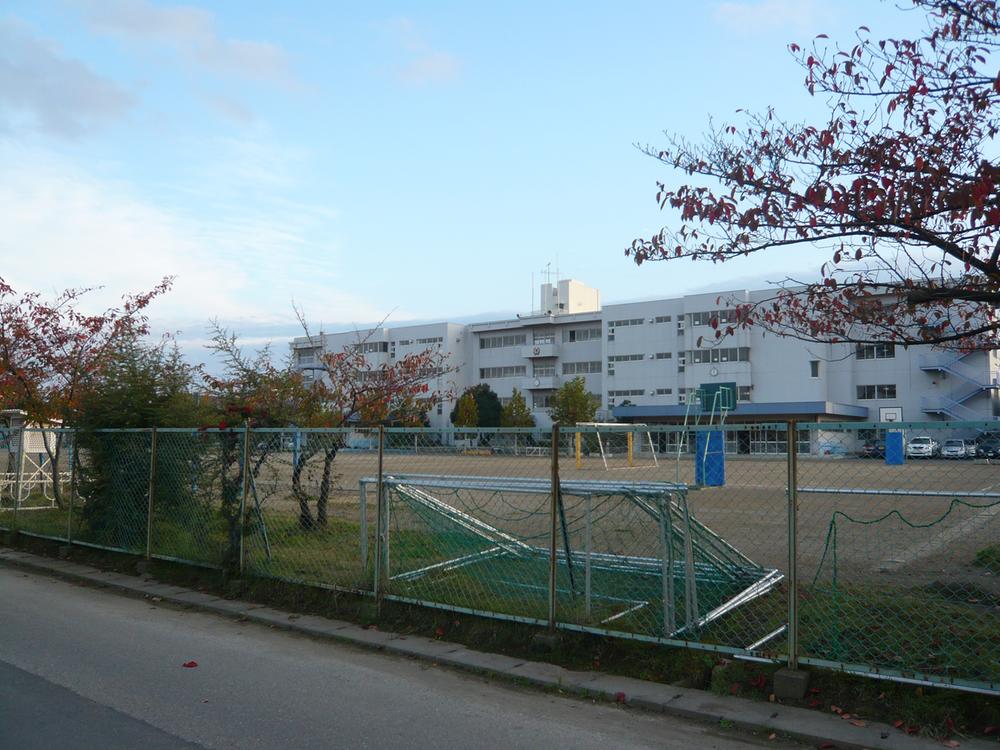 Primary school. Nagareyama Municipal Hiregasaki to elementary school 590m