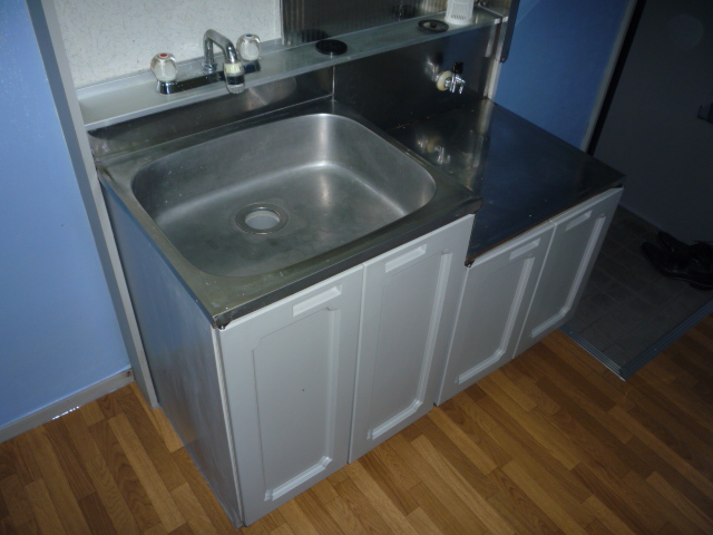 Kitchen. With hot water supply Two-burner stove installation Allowed Kitchen