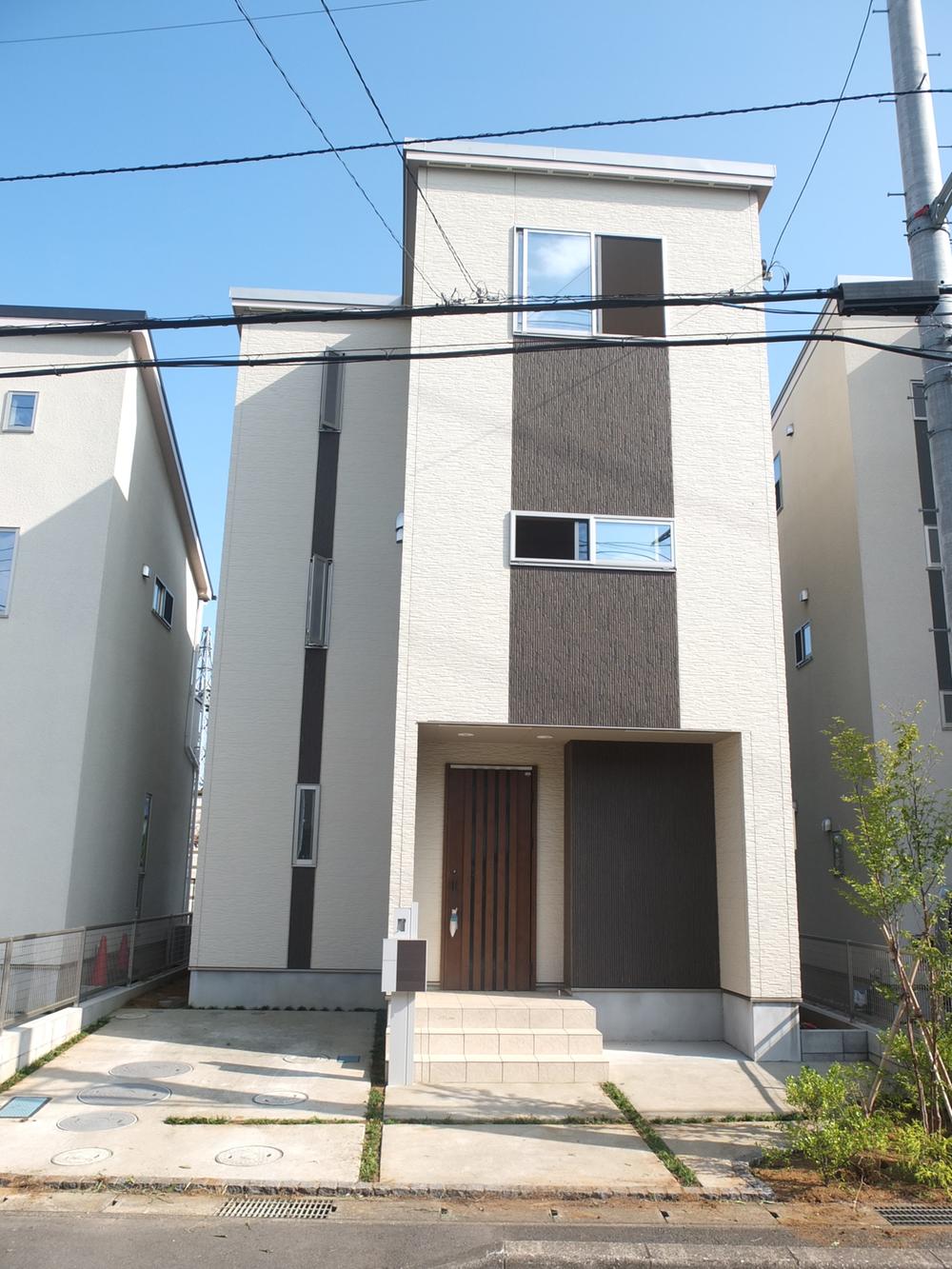 Local photos, including front road. Local (August 2013) Shooting