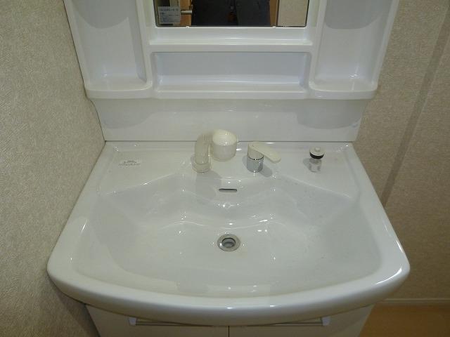 Wash basin, toilet. 1 Building room (December 27, 2013) Shooting