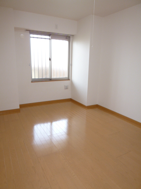 Other room space. Please take good bedroom also lighting surface