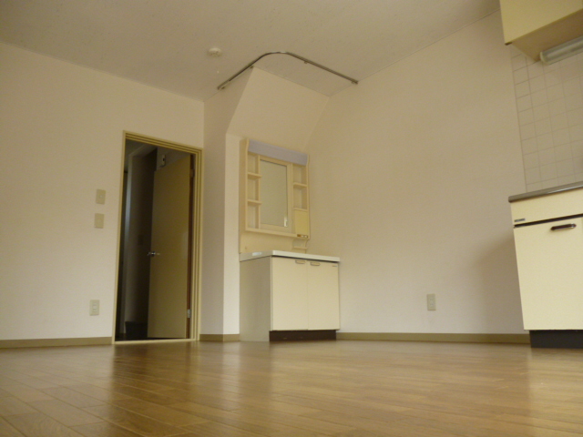 Living and room. The first floor living room (another angle shooting) About 10 tatami wide living