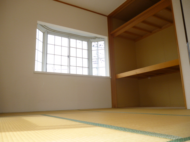 Other room space. 2F Japanese-style room 6 quires With a large storage Two-sided lighting with bay window