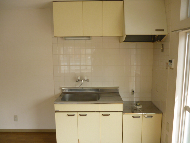 Kitchen. With hot water supply Two-burner stove installation Allowed Kitchen  With side window