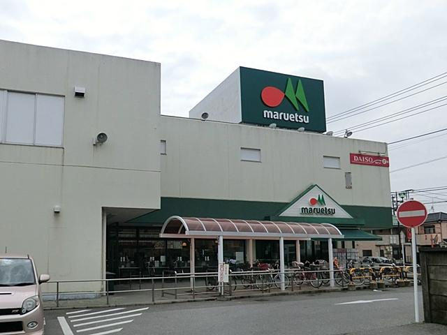 Supermarket. Maruetsu 400m until the first stone shop