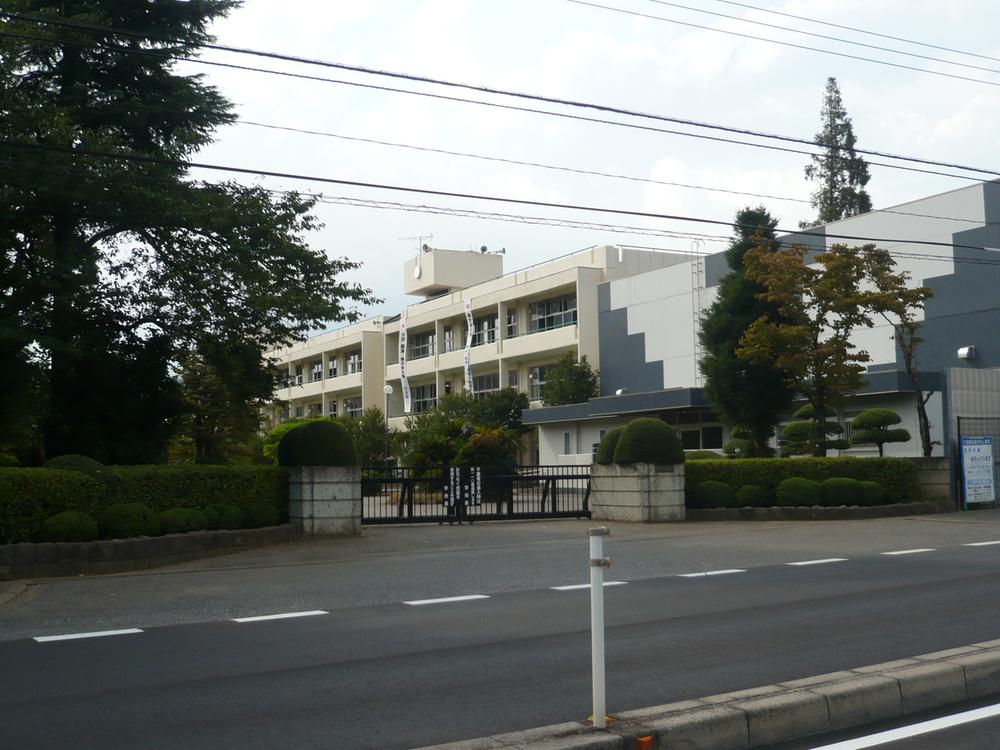 Junior high school. Nagareyama 993m to stand the South Junior High School