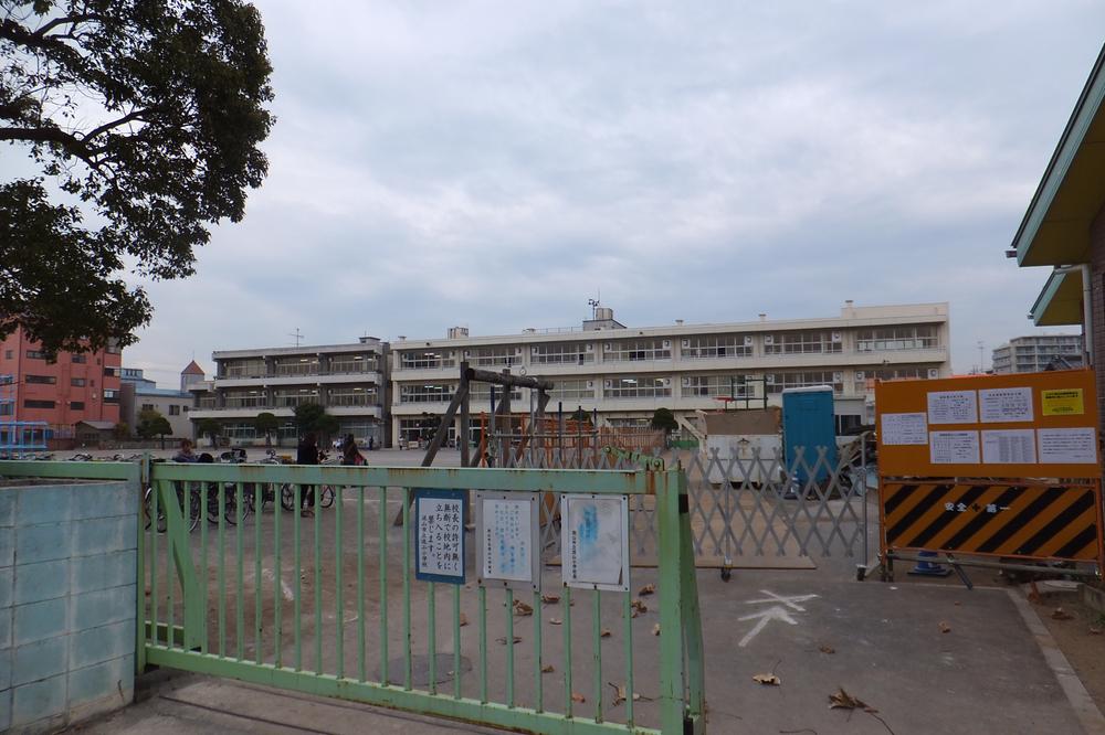 Primary school. Nagareyama Municipal Nagareyama until elementary school 1273m