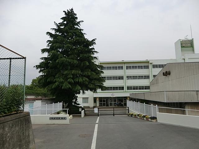 Primary school. Nagareyama Municipal Mukaikogane to elementary school 1140m