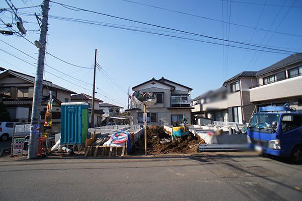 Local photos, including front road. Carefree child-rearing in a quiet residential area