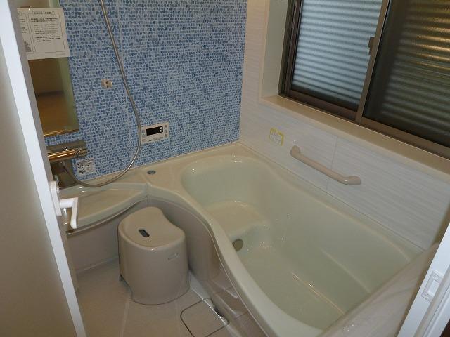 Bathroom. 2 Building site (November 1, 2013) Shooting