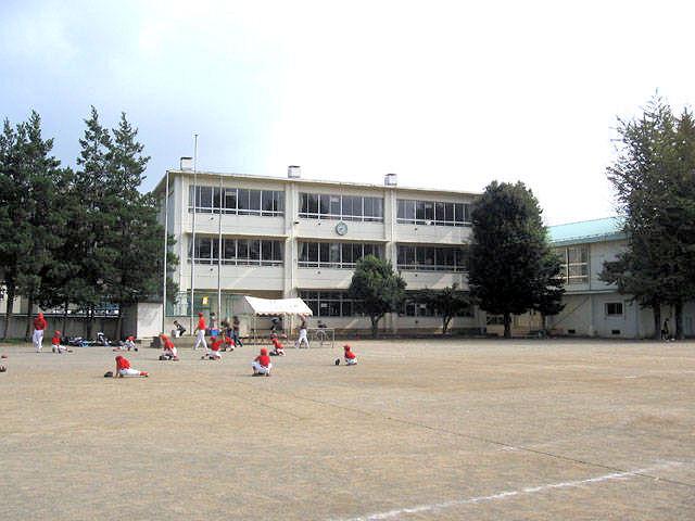 Primary school. 1450m until Yagi North Elementary School