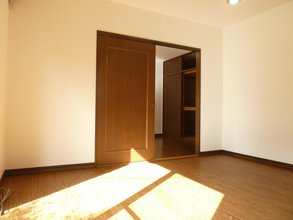 Other room space. Interior also shine spacious room