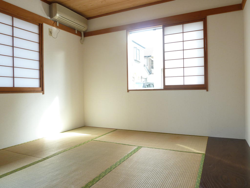 Other room space. Japanese-style room with a calm atmosphere