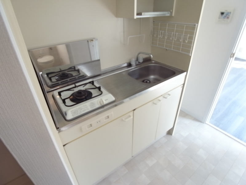 Kitchen. It is a little mini-kitchen-wide gas stove specification