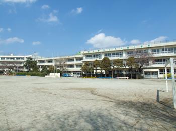 Primary school. 820m to Okubo Elementary School