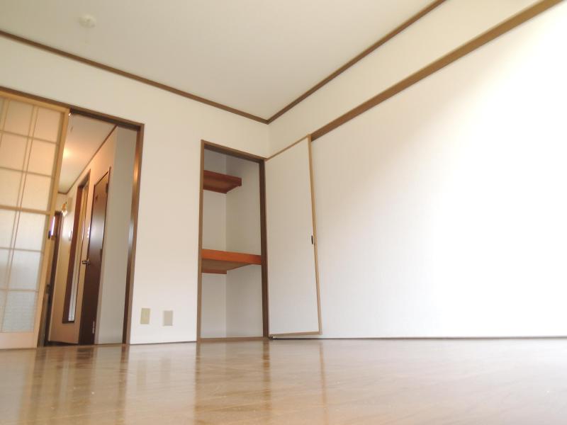 Receipt. Western-style room is a 6-tatami rooms