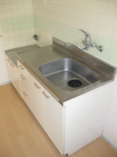 Kitchen. Happy to self-catering school, Gas stove installation type.