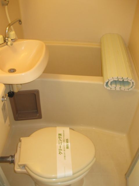 Bath. unit bus. Clean clean.