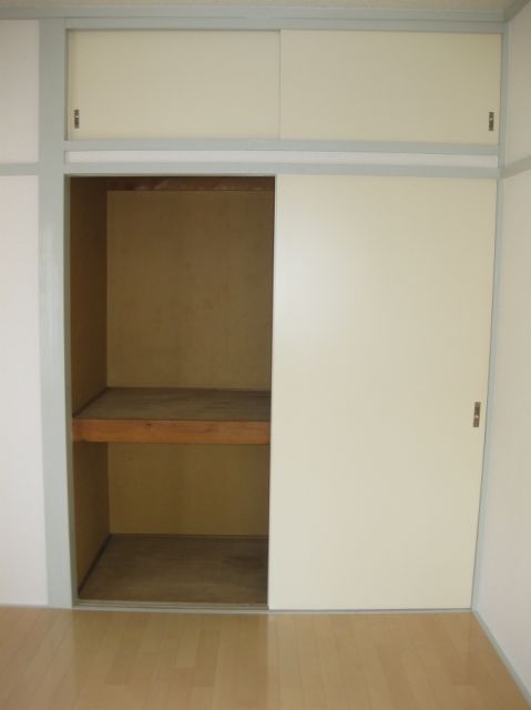 Receipt. Storage also Shimae lot there until the upper closet.