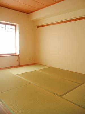 Non-living room. Tatami mat replacement, Fusumaha already exchange (2013 November)