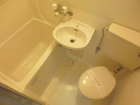 Bath.  ☆ Bus toilet sharing.