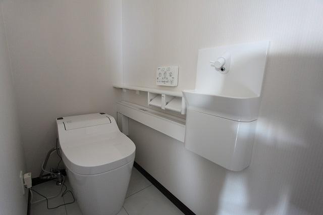 Toilet. 2F Tankless toilet