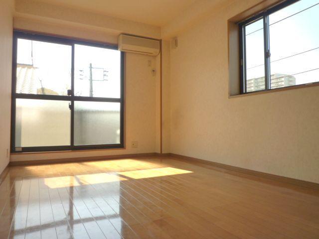 Living and room. Sunny with 2 Kaikaku room
