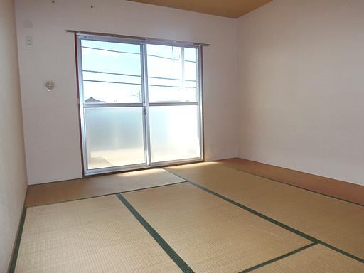 Living and room. Sum is a 6-tatami rooms.