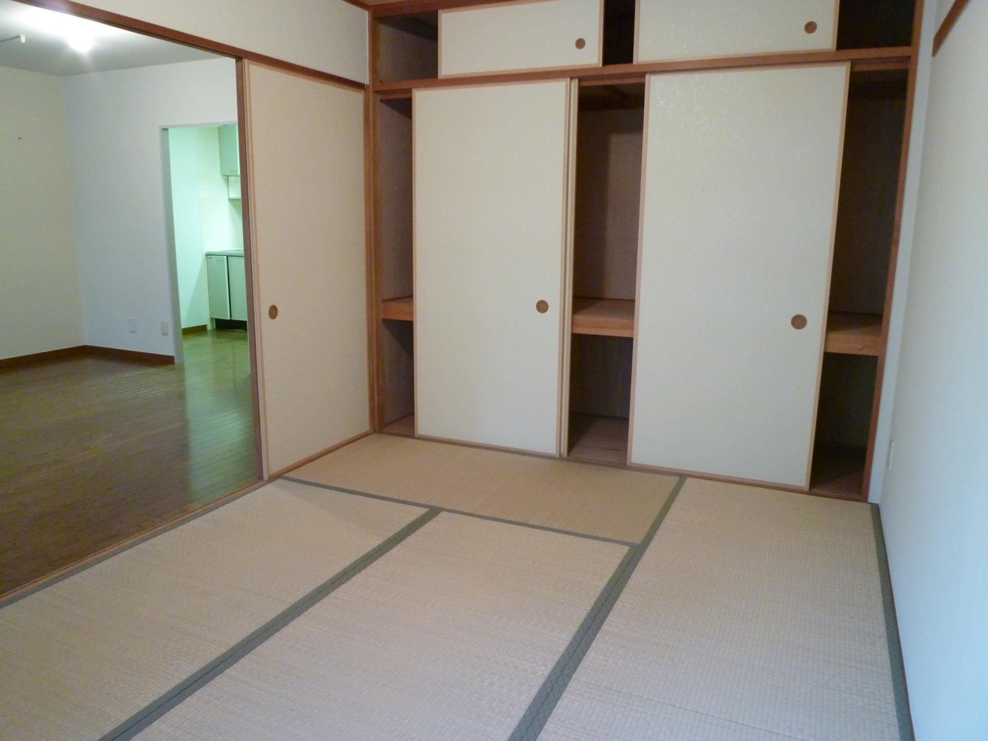 Living and room. 6-mat-sized Japanese-style room and closet