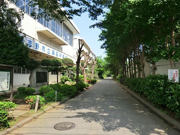 Junior high school. The second 20-minute walk from the 1600m junior high school until junior high school.
