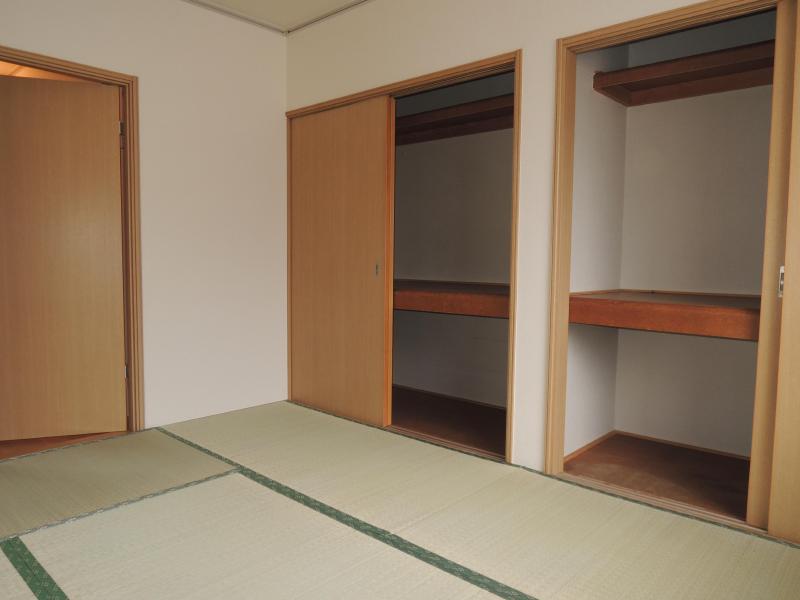 Living and room. Storage lot in the Japanese-style room