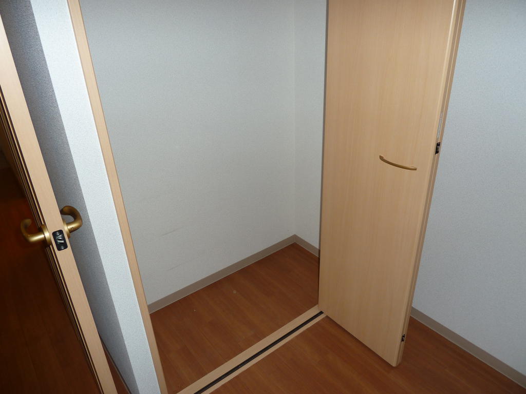 Other. Closet that can be stored securely important clothing
