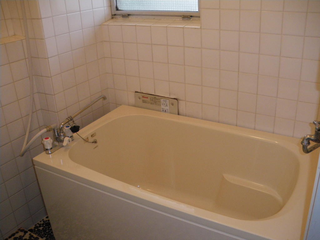 Bath. Wide bathtub