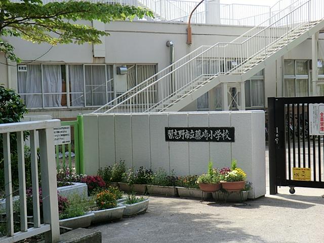 Primary school. Fujisaki 300m up to elementary school