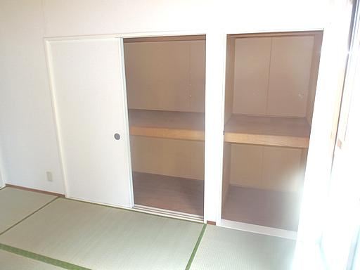 Receipt. Is a Japanese-style room of storage. It can be used spacious.